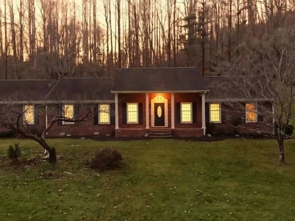 8412 Courtland Rd, Wise, VA 24293