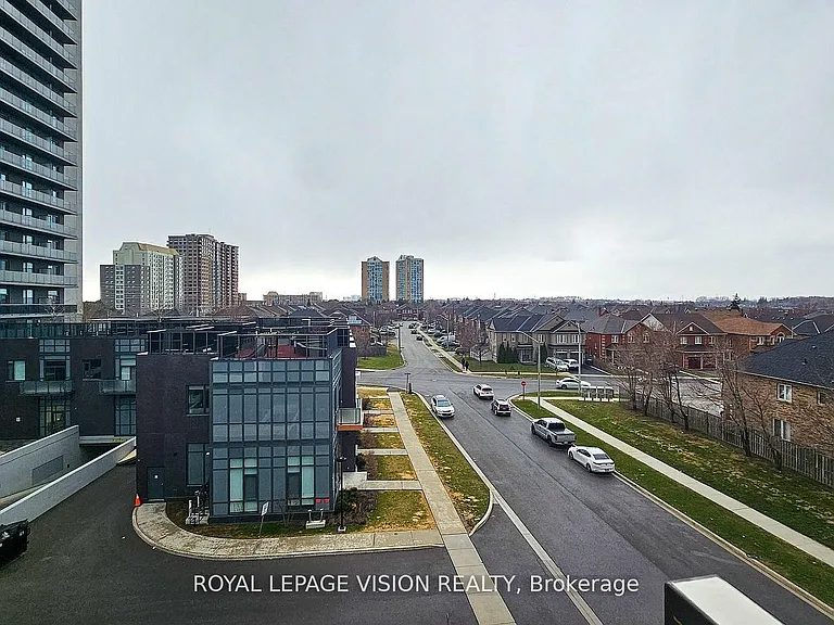 5105 Hurontario St #426 — Photo 22