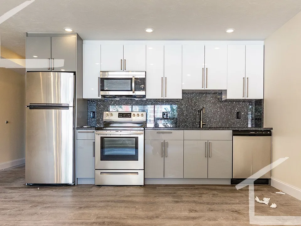 1028 Commonwealth Ave #203