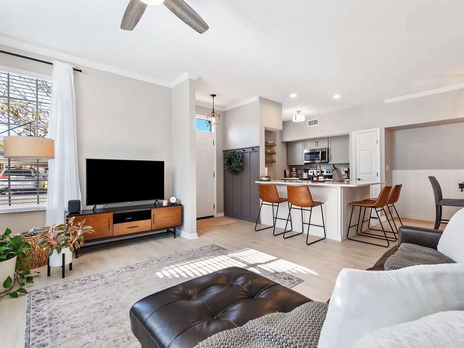 2 bed, 1140 sqft, $2,500 — Photo 3