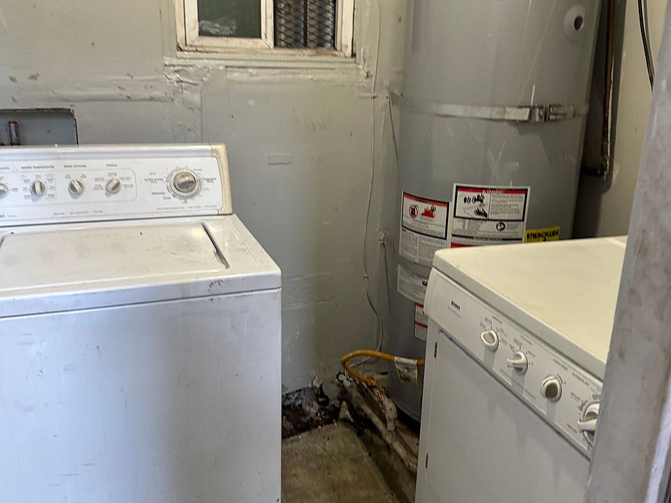 2nd image of 3238 Linden St #4