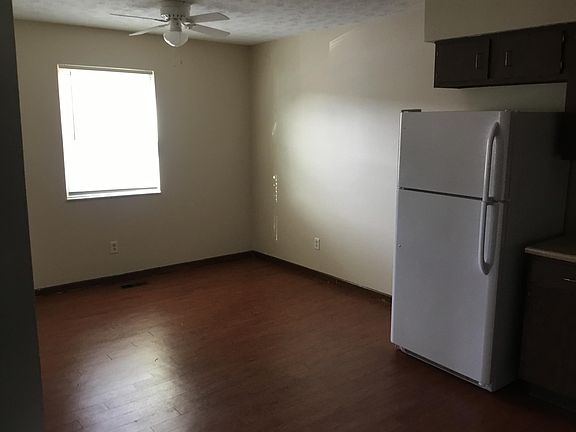 3rd image of 770 Wisteria Dr APT B
