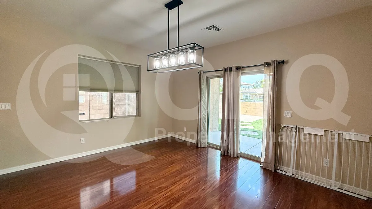 5 bed, 3.0 bath, 2774 sqft, $3,500 — Photo 2