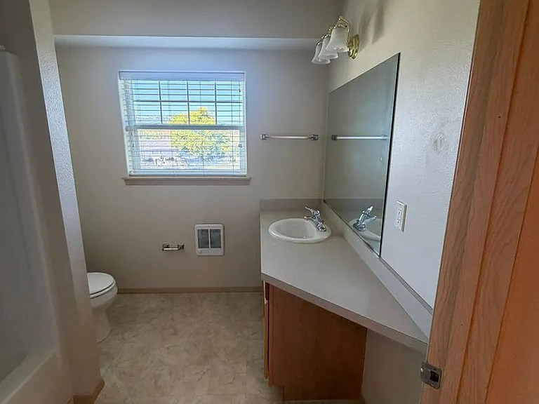 1224 8th St W — Photo 25