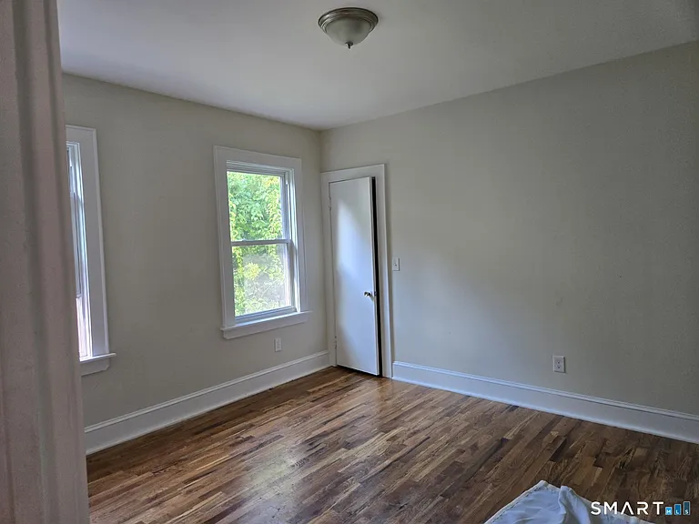 921 Cooke St — Photo 7