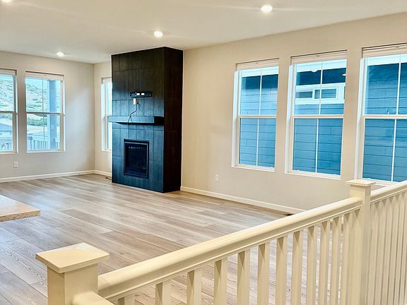 4th image of 37 Lullaby Ln