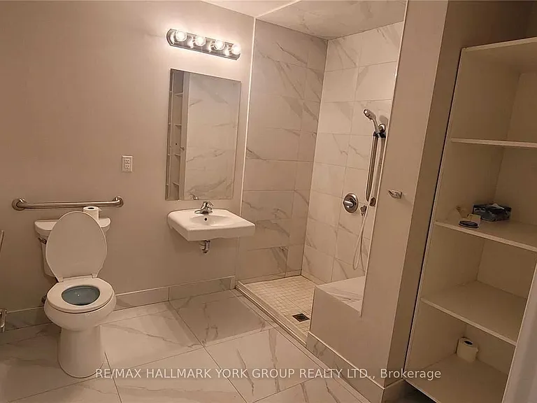32 Wellington St E #108 — Photo 8