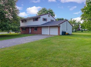 2 Ritter Rd, Kendall Park, NJ 08824