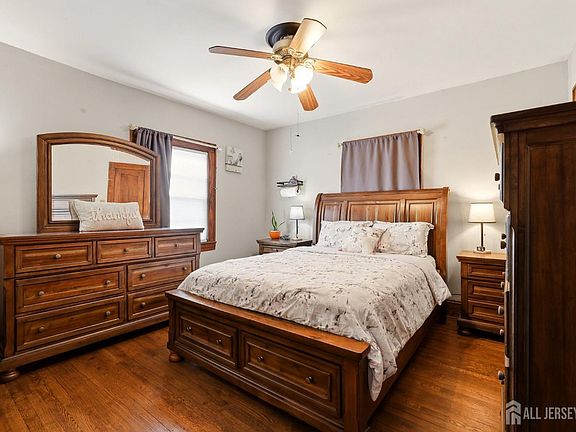 3rd image of 958 Carteret Ave