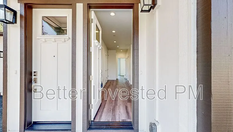 2 bed, 1.0 bath, 650 sqft, $2,450 — Photo 2