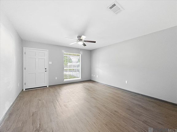 5th image of 10131 Buttercup Dr