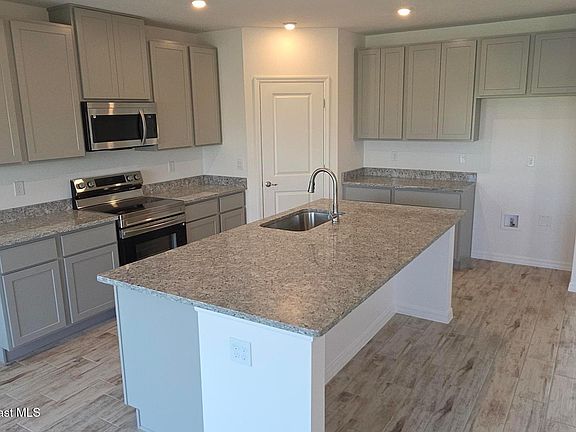 3rd image of 6275 Moonrise Dr