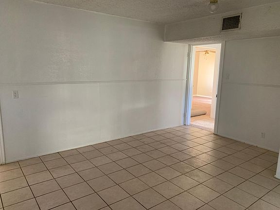 3rd image of 4021 Oaklawn St
