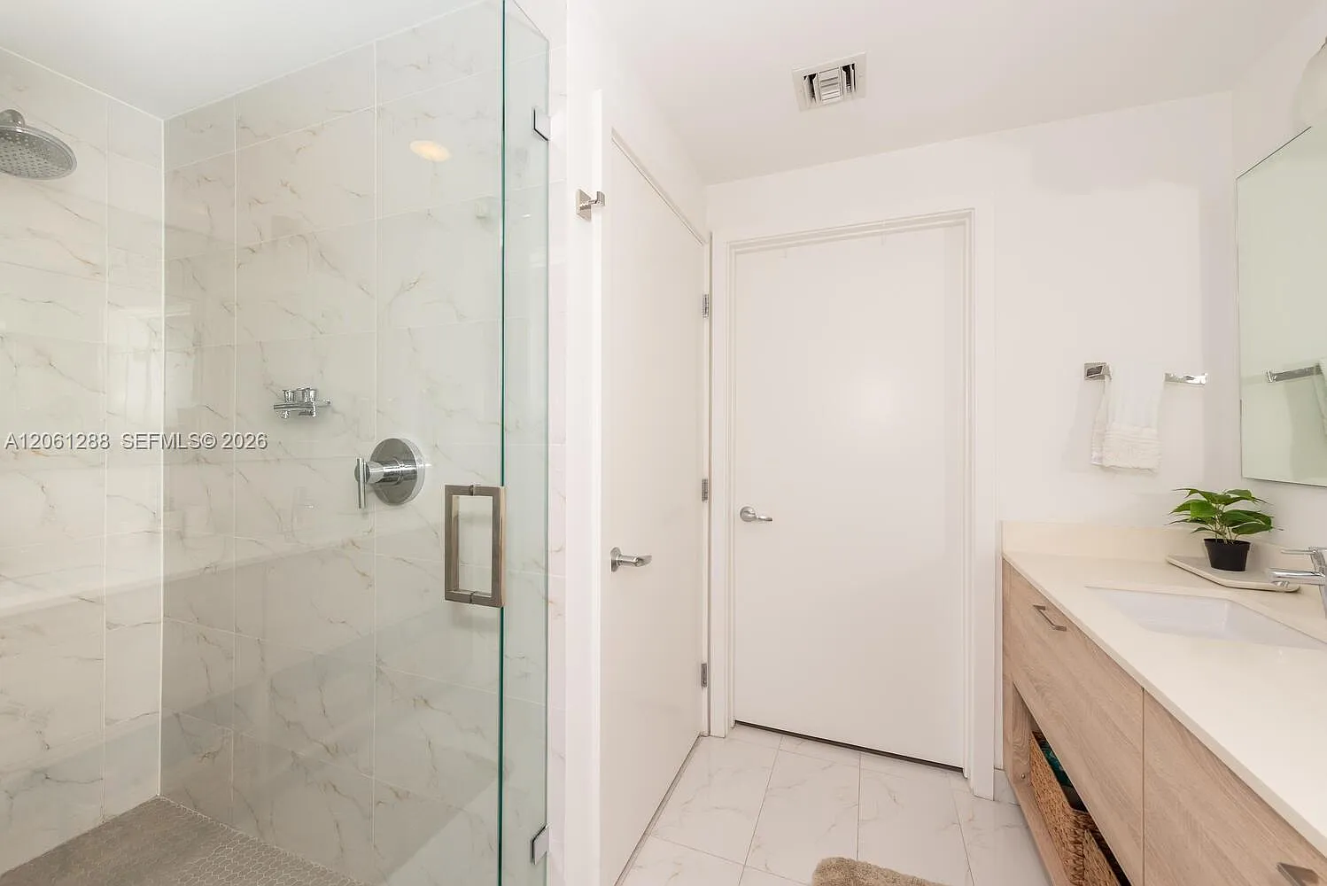 2 bed, 1122 sqft, $4,200 — Photo 4