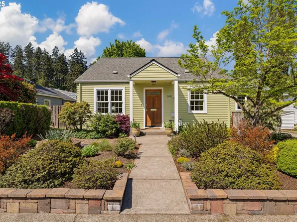 2476 Emerald St, Eugene, OR 97403