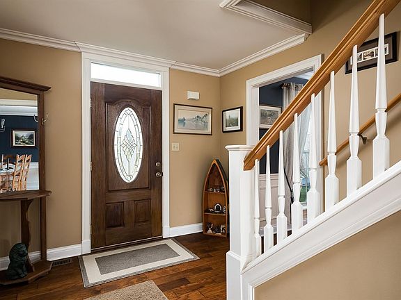 3rd image of 618 Mint Hill Ln
