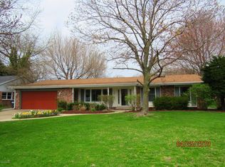 1533 Old Hickory Ln, Saint Joseph, MI 49085