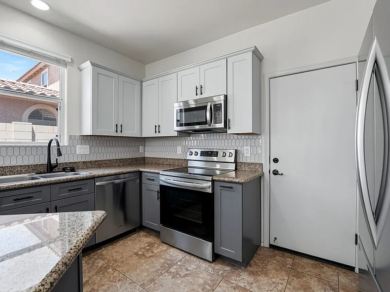 4036 E Carla Vista Dr — Photo 13