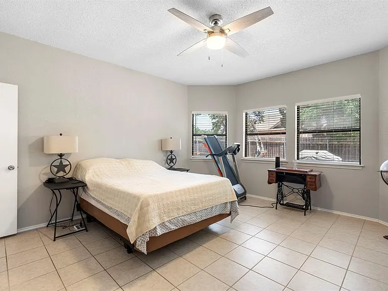 606 Tyrone Dr — Photo 10