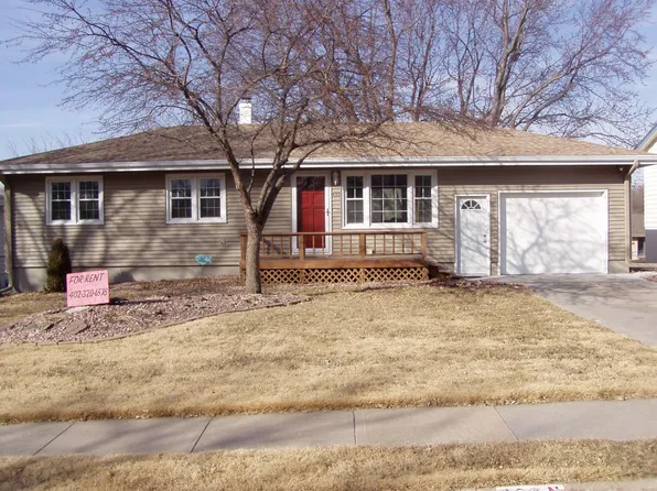 432 Highland Dr, Gretna, NE 68028