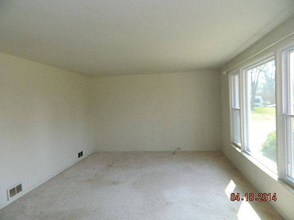 3rd image of 8830 W 131st Pl
