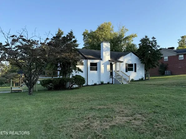 1620 Scenic Dr, Maryville, TN 37803