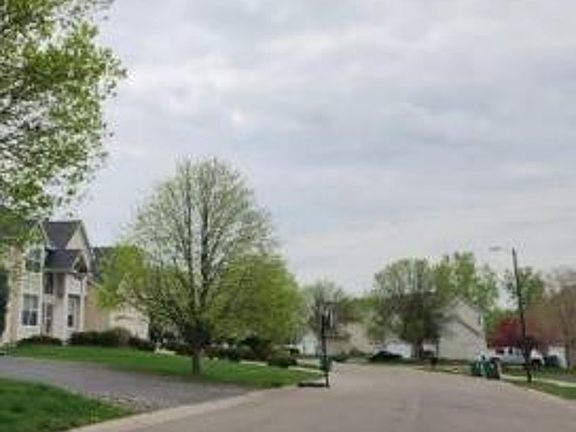 Exterior Neighborhood (street photo)