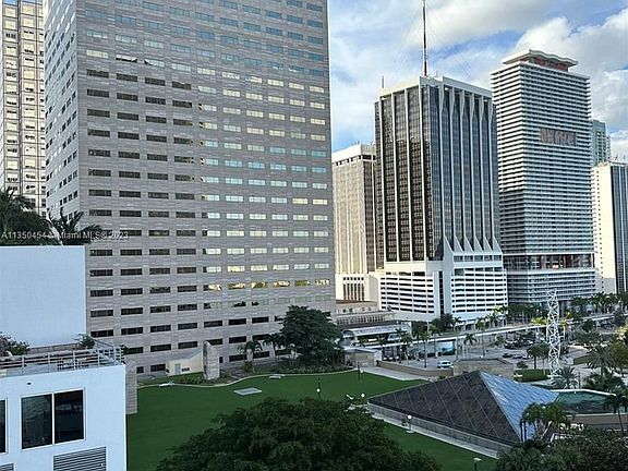 5th image of 335 Biscayne Blvd #1408