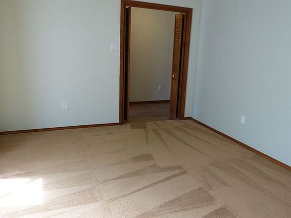5th image of 100 Wilmington Cir