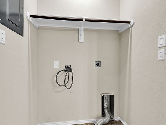 4th image of 15841 Beechnut Dr