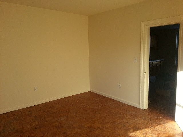 2nd image of 522 39th St #2