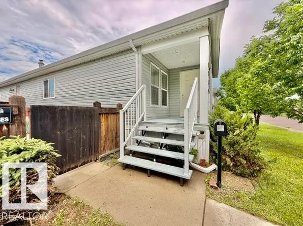 4810 48th Ave, Wetaskiwin, AB T9A 0E7