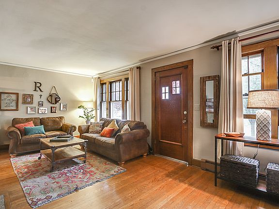 4th image of 53 Montrose Ave