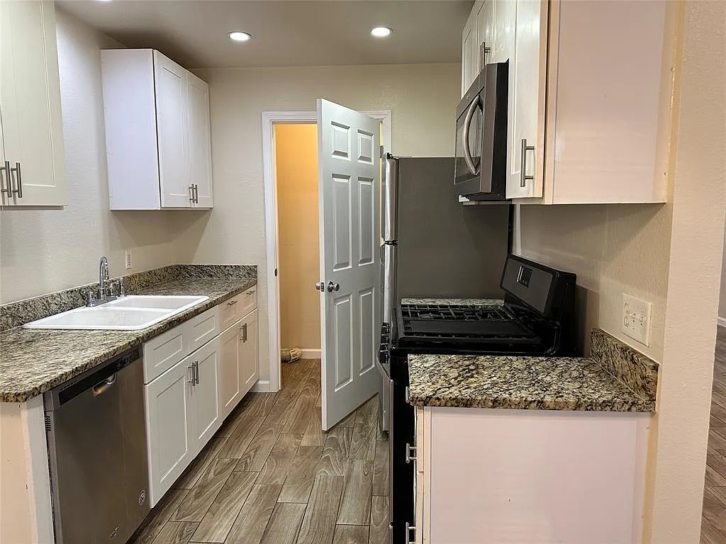 2 bed, 1.0 bath, 925 sqft, $1,400 — Photo 4