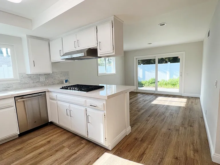 8803 Jaylee Dr — Photo 4
