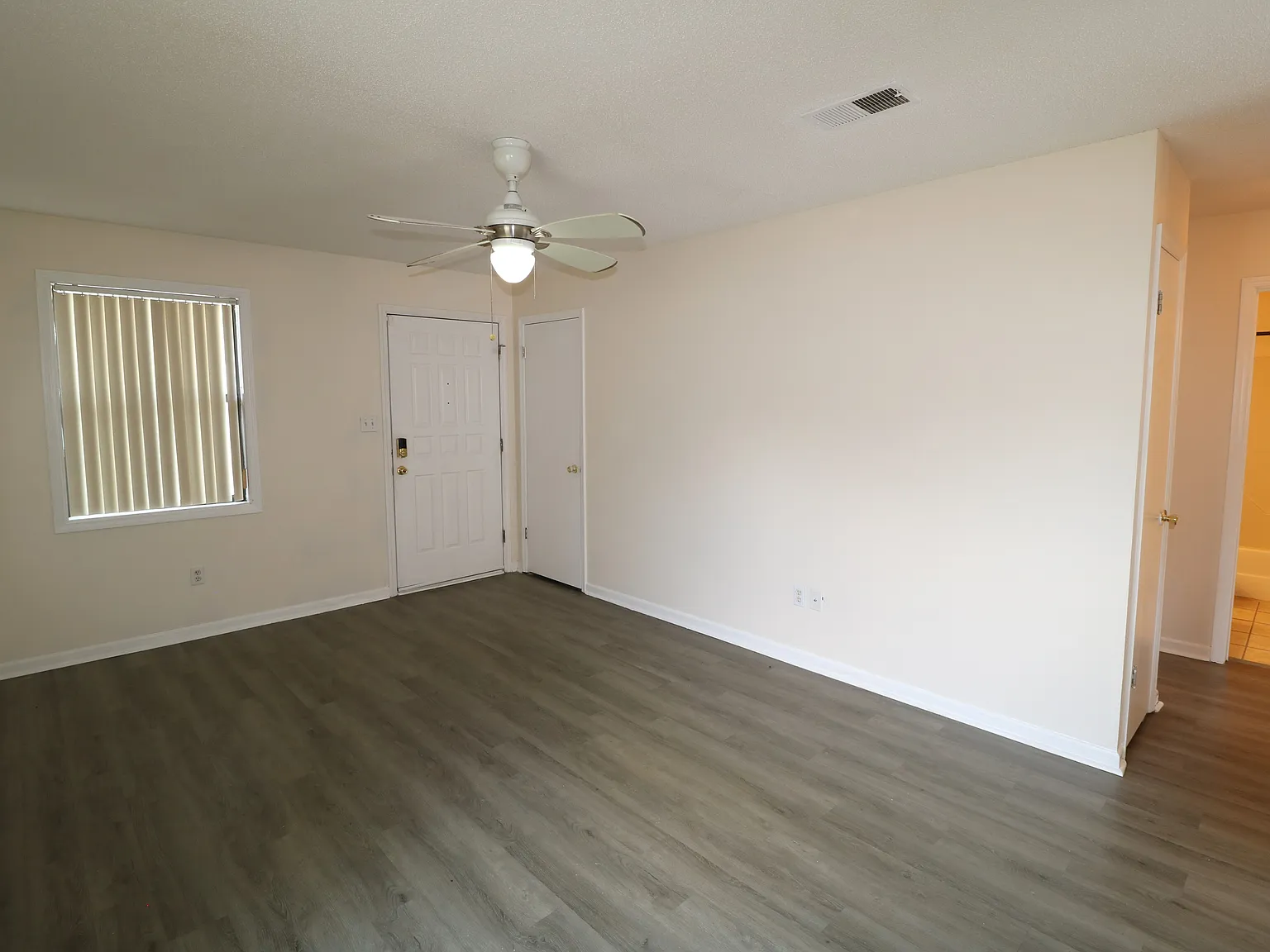 2 bed, $1,100 — Photo 3