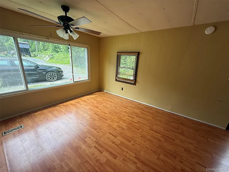 20 Tanglewood Park Dr — Photo 4