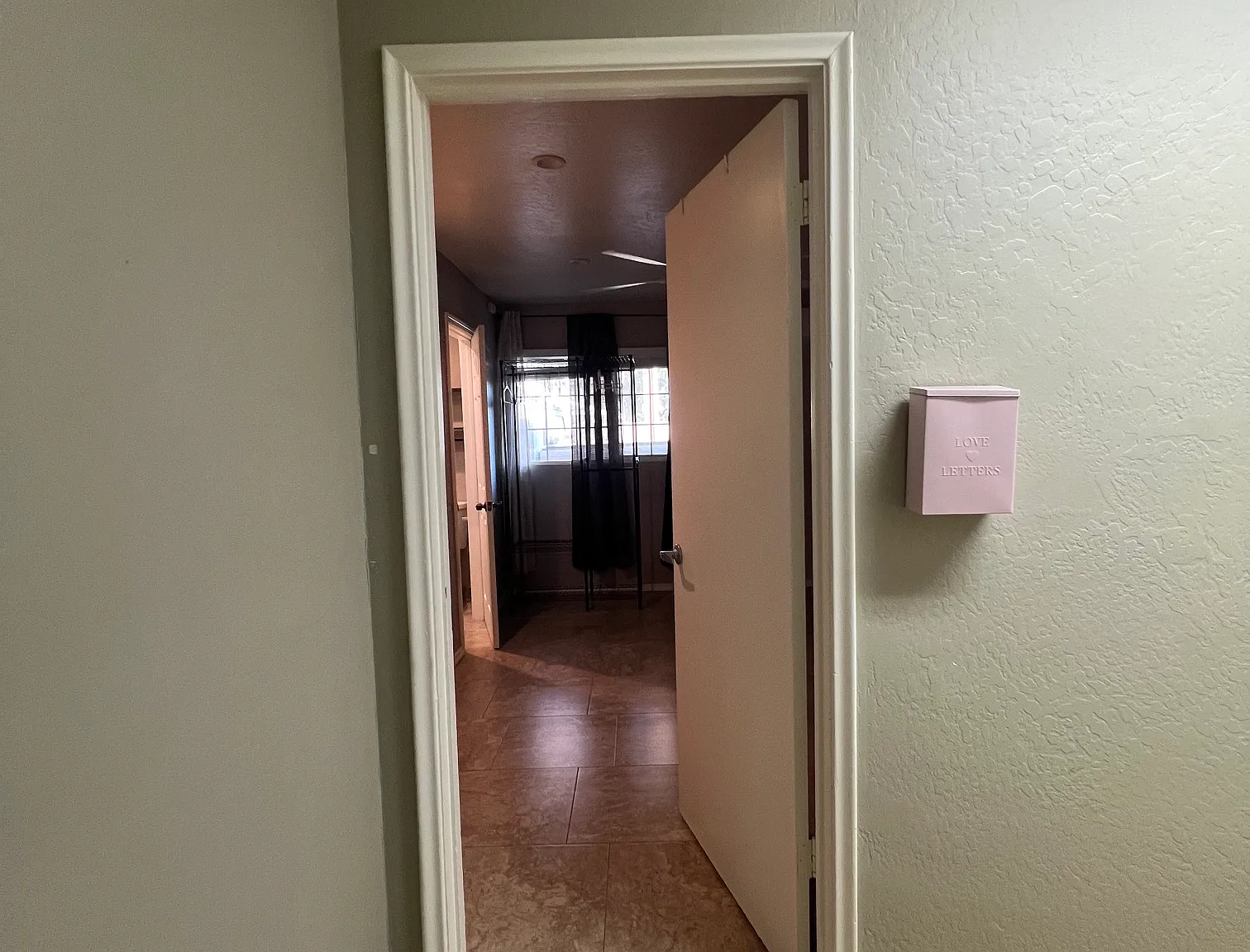 Studio, 225 sqft, $950 — Photo 4