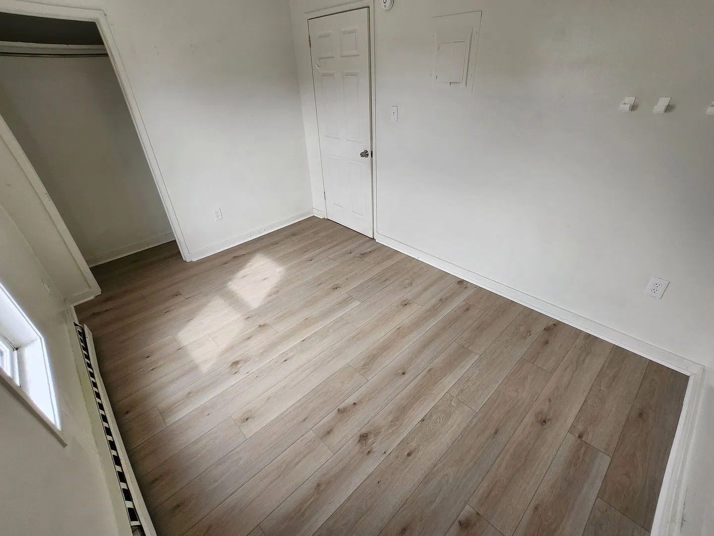 814 W Walnut — Photo 3