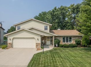 1141 Gay Dr, Neenah, WI 54956