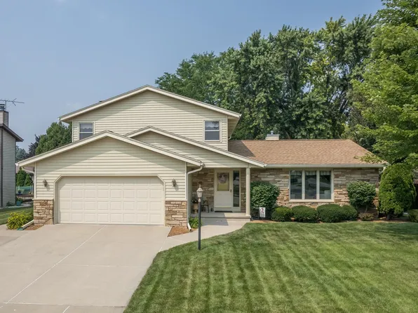 1141 Gay Dr, Neenah, WI 54956