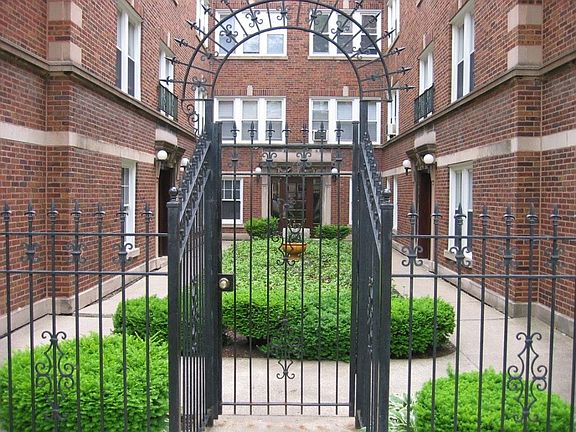 3rd image of 900 S Lyman Ave #1B