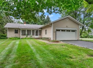 72 Fernia Dr, Randolph, NJ 07869