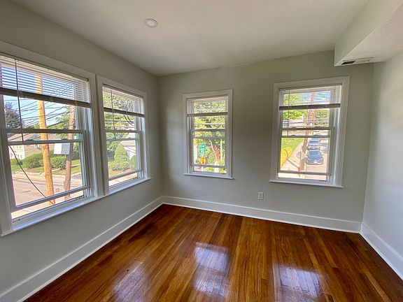 2nd image of 975 Chestnut St APT 2