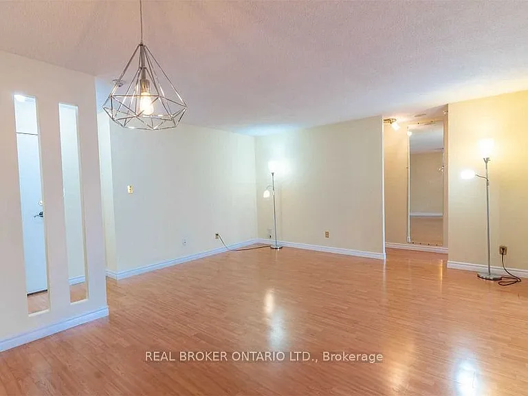 633 Bay St #2021 — Photo 2