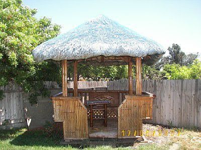 tiki hut