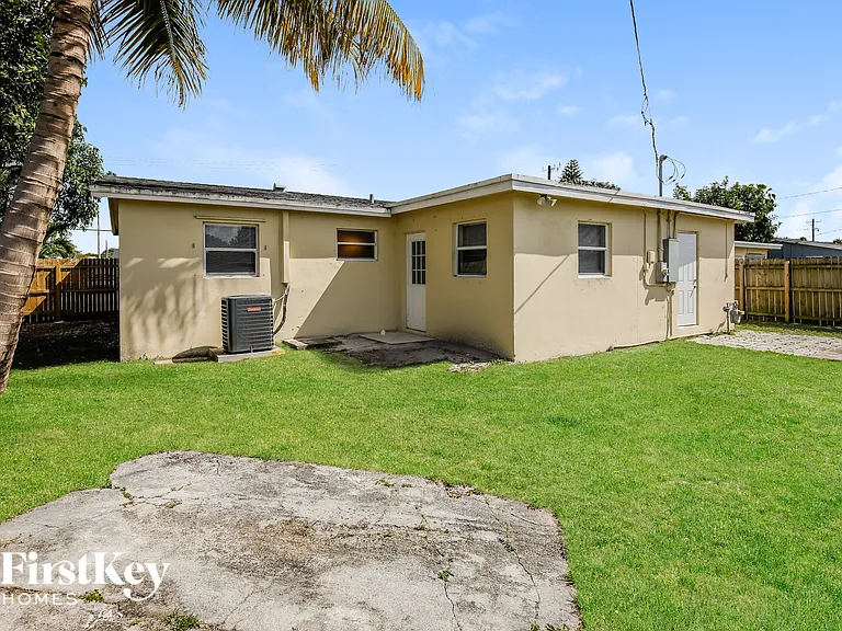 2330 N 67th Ave — Photo 15