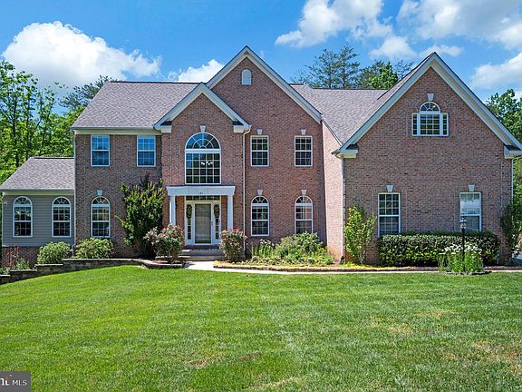 4th image of 131 Arden Ln