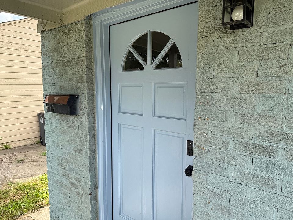 1st image of 2814 E Admiral Ct