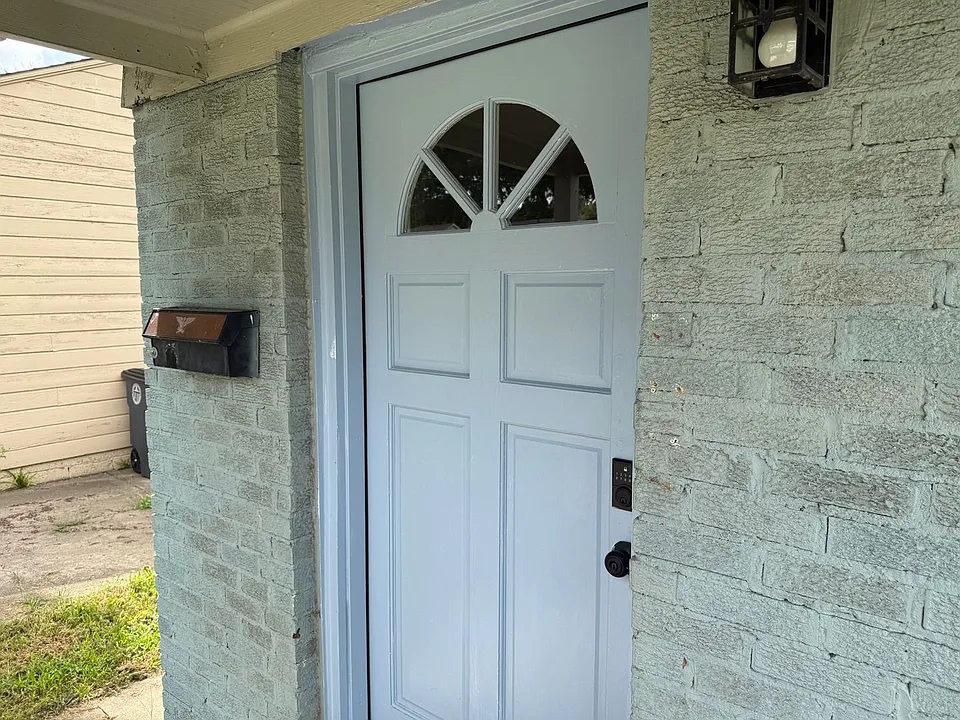 2814 E Admiral Ct